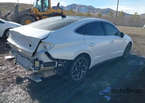 2021 Hyundai Sonata N Line z USA, uszkodzony, nr VIN 5NPEK4JC8MH106009